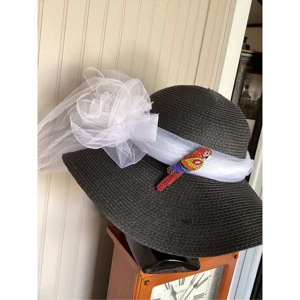 Women’s Hat - Picture 2 of 6